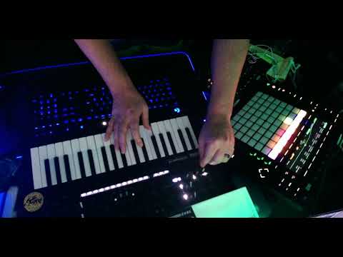 Ableton Push 2 Live Performance [Alex H – Hold On]