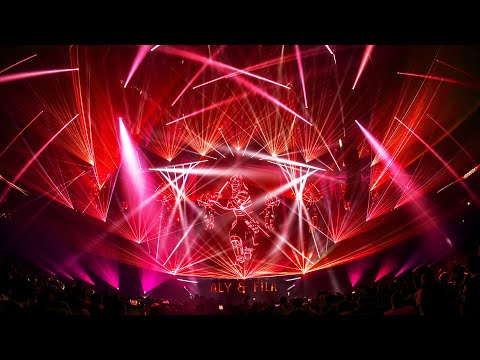 ALY & FILA play '@GiuseppeOttaviani – Till The Sunrise' (Live at Transmission Prague 2017) [4K]