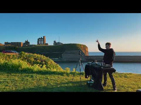 Aly & Fila with Deirdre McLaughlin – Gravity (Daxson Remix) [FSOE]