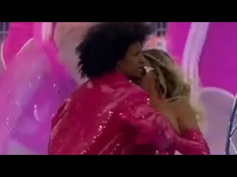 Dancer alivyomnusuru Beyonce kukaa mtupu mbele ya mashabiki alipokuwa akitumbuiza na nguo kushuka