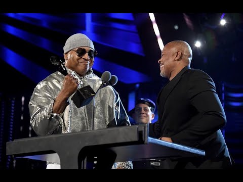 Dr. Dre Pays Homage To LL COOL J At Rock Hall Of Fame | #RockHall2021 Ceremony