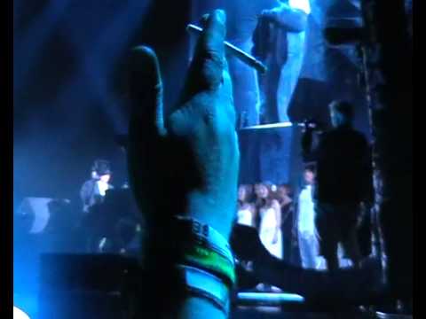 Fatboy Slim – Praise You (with live choir), Bestival 2013