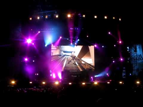 Fatboy Slim (Weapon Of Choice – Rockafeller Skank) live @ Paléo 2009