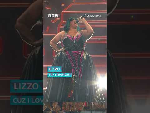 what an entrance 💖 #lizzo #glastonbury #glasto #glastonburyfestival #glasto2023