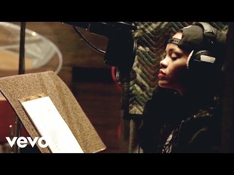 Rihanna – Bitch Better Have My Money (In Studio Behind The Scenes) (Explicit)
