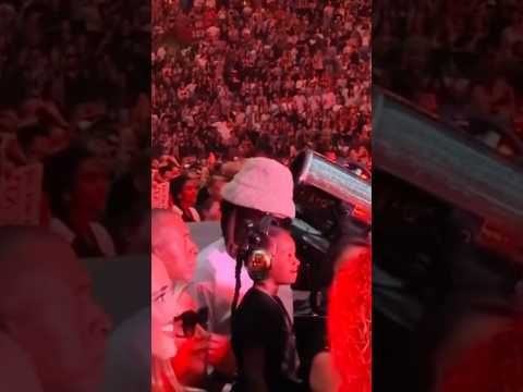 Rumi Waving To Beyonce On Stage At The #renaissancetour !! #tamtonight