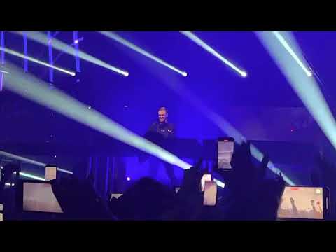 ASOT 1000 Jaarbeus – Armin van buuren Classic trance set – track: insomnia faithless end