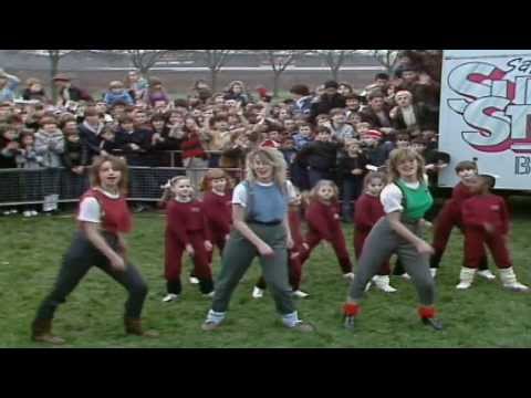 Bananarama : Na Na Hey Hey Kiss Him Goodbye – Saturday Superstore – 1983.