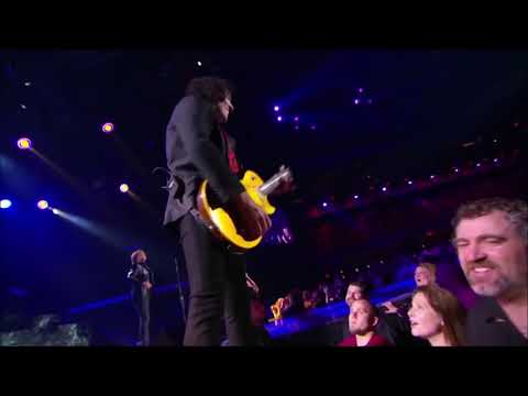 Def Leppard – Love Bites (Live)