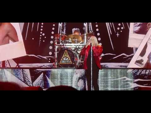 Def Leppard – 'Photograph' clip (Dublin, July 2023)
