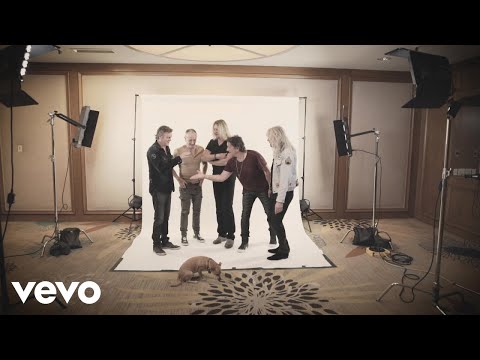 Def Leppard – We All Need Christmas