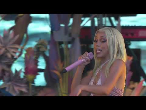Doja Cat – "Woman" Live from ACL Music Festival