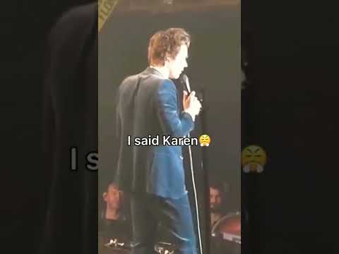 harry styles catching phones on stage *wait till the end #shorts #harrystyles