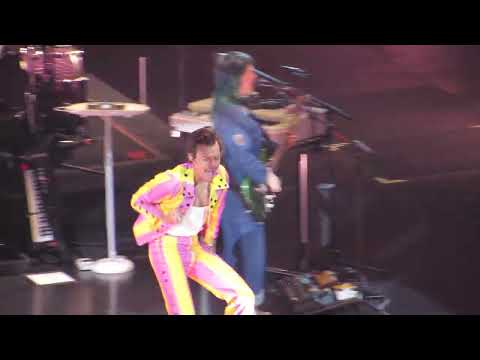 Harry Styles – Daydreaming w/ Intro – Chicago Residency Night Five