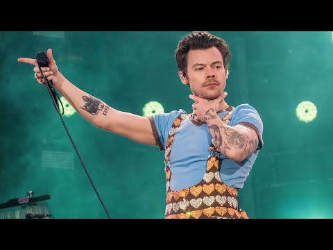 HARRY STYLES HIGHLIGHTS FROM WEMBLEY STADIUM IN LONDON, UK 2