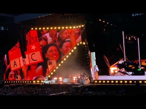 Harry Styles Reading Signs in Düsseldorf N1 – Love on Tour 2023