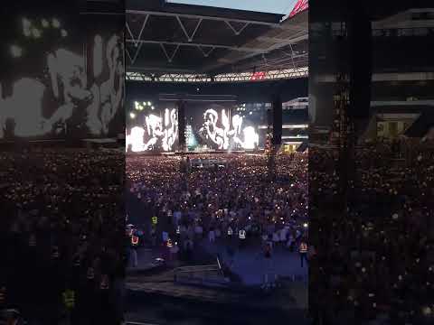 Harry Styles! Watch as Wembley Stadium Lights up! #shorts #signsOfTimes
