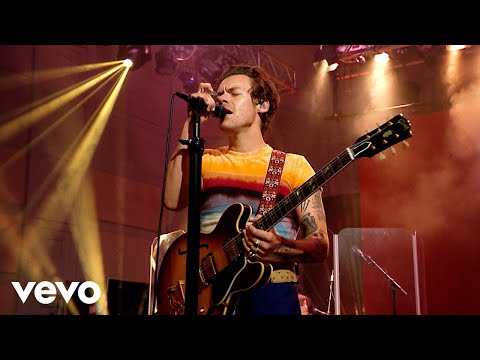 Harry Styles – Wet Dream (Wet Leg cover) in the Live Lounge