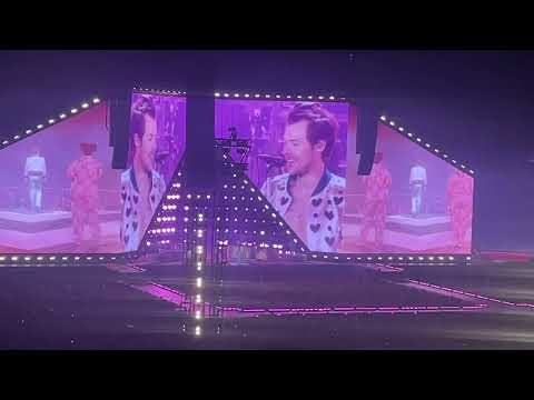 HARRY STYLES – WHAT MAKES YOU BEAUTIFUL (LIVE @ JOHAN KRUIJFF ARENA , AMSTERDAM)
