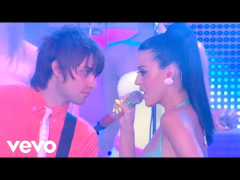 Katy Perry – Tucked (The Smile Live Performance Series)