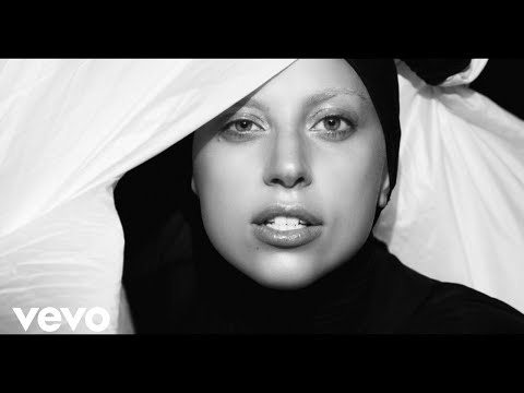Lady Gaga – Applause