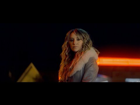 Lainey Wilson – Things A Man Oughta Know (Official Music Video)