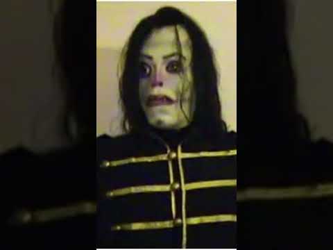 Michael Jackson belum pernah konser di Indonesia. Tapi di Malaysia dan Singapura pernah.