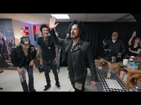 MÖTLEY CRÜE – The World Tour with Def Leppard