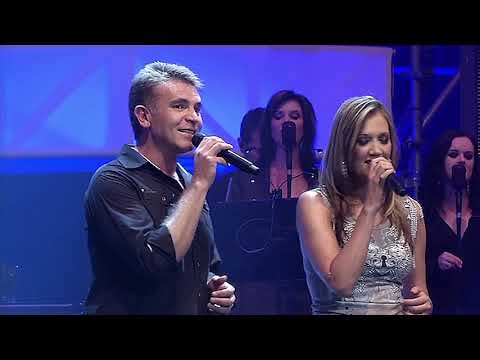 THEUNS JORDAAN, JUANITA DU PLESSIS – Country Medley