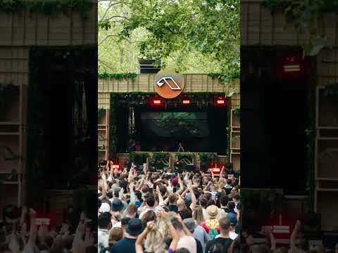 Nicky Elisabeth’s ‘Dusk’ in action at Finsbury Park 💥 #Anjunadeep #Shorts
