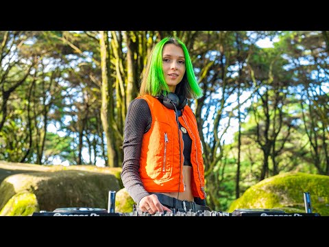 Miss Monique – MiMo Podcast 040 [Melodic Techno & House DJ Mix]