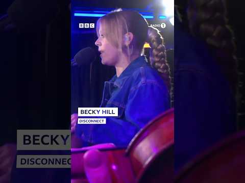 becky hill performing ‘disconnect’ in the #livelounge 🤯 #beckyhill #livelounge #livemusic #radio1