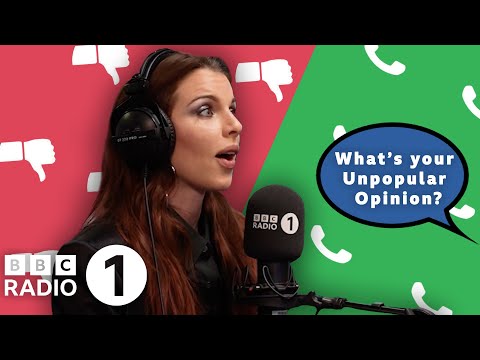 Dog Poo as a Hand Warmer??? Julia Fox Unpopular Opinion