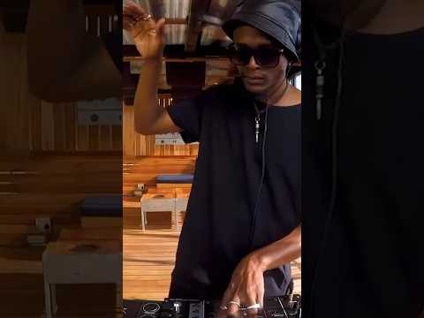 Cornelius SA in action with ‘Soaring’ 💥 #Anjunadeep #Shorts