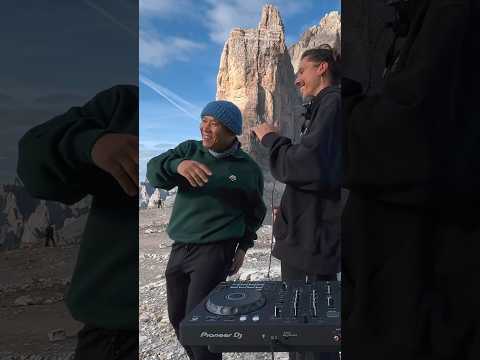 That feeling when you find Chris Luno on your hike…🕺🏔️ #Anjunadeep #Shorts