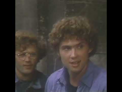 How NOT to speak to French gals 🇫🇷 Summer Run (1974) #pickuplines #shorts #eurotrip