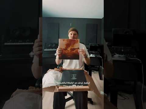 Thomas from @anameofc unboxing his ‘Beautiful World’ vinyl 📦🤍 #Anjunabeats #Shorts