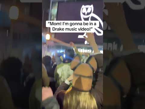 Would you wait 6 hours to bark for Drake? 😂
