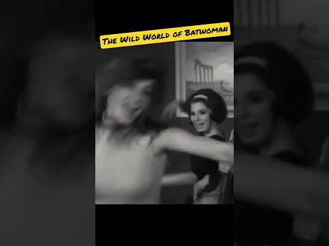 🤩 Armed gals gogo dancin 🎬 The Wild World of Batwoman (1966) #batwoman #1960smovie #1960s #dancing