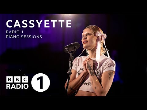 Cassyette – When She Told Me (Radio 1’s Piano Sessions)