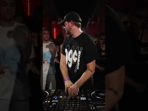DJ Seinfeld drops Defected classic ‘Get Get Down’ at his Boiler Room set in Sydney! 🔥