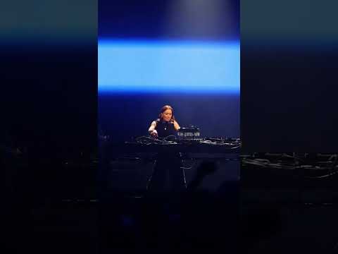 Move with the vibe 💃🎶 Arielle Free dropping Idris – La Trumpeta at Drumsheds! 🎺🔊