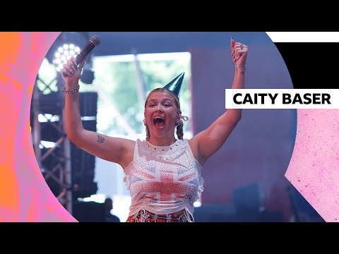 Caity Baser – Pretty Boys (Radio 1’s Big Weekend 2024)