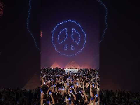 Unreal drone show by Keinemusik at the Pyramids of Giza