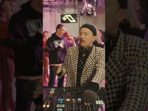 Streaming now: @luttrellofficial3421 in the Anjunakitchen 👨🏻‍🍳 #Anjunadeep #Shorts