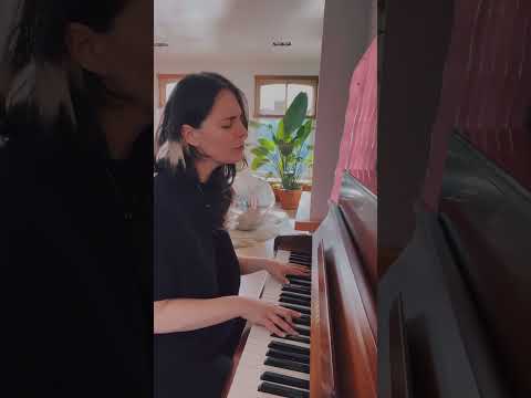 Nicky Elisabeth performs a haunting rendition of latest single ‘Close To You‘ ❤️‍🩹 #shorts