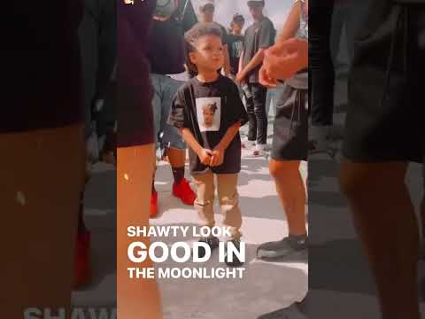 Gekyume taking photos with XXXTentacion fans ❤️