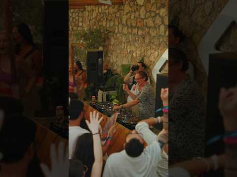 A surprise pool party set from Paavo (@aboveandbeyond) at @anjunadeep Explorations 🏊‍♂️ #Shorts