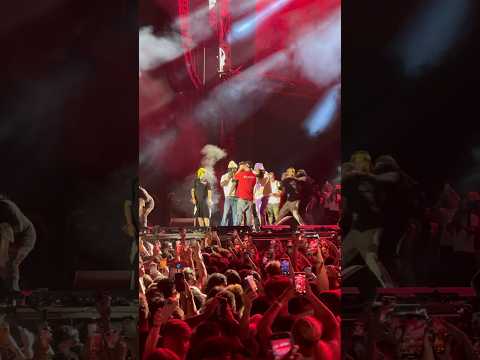 Fan Rushes Chief Keef on Stage in Chicago During “Love Sosa” Performance!
