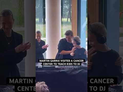 Martin Garrix visited a childhood cancer center in the Netherlands last month to teach kids to DJ 🤍